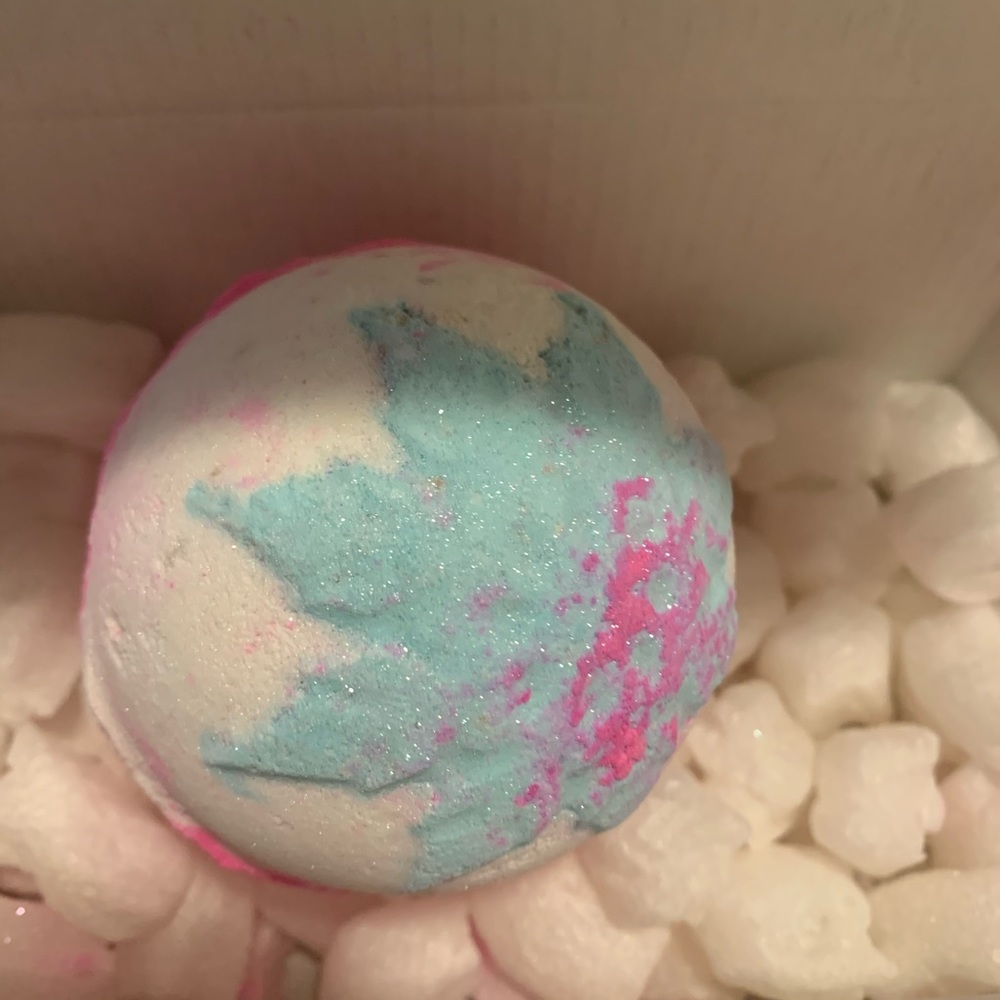 Lush snow fairy bath bomb limited edition